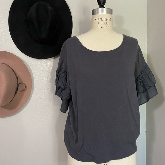 🌿 Express Ruffle Sleeve Tee - Picture 2 of 4